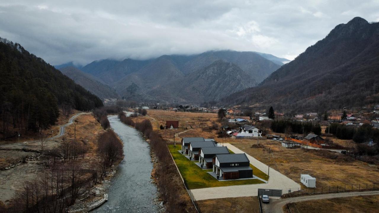 Complex Lunlo Village Brezoi Exterior photo