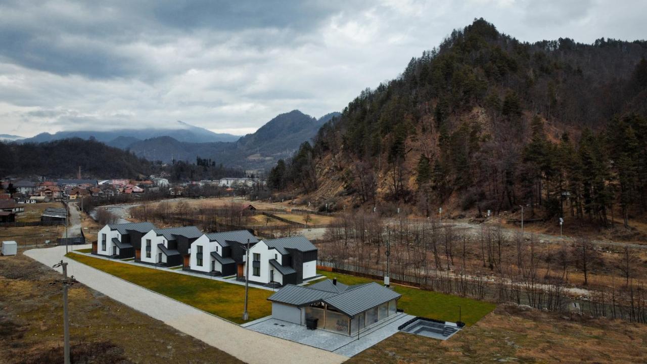 Complex Lunlo Village Brezoi Exterior photo