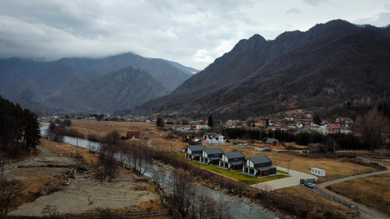 Complex Lunlo Village Brezoi Exterior photo